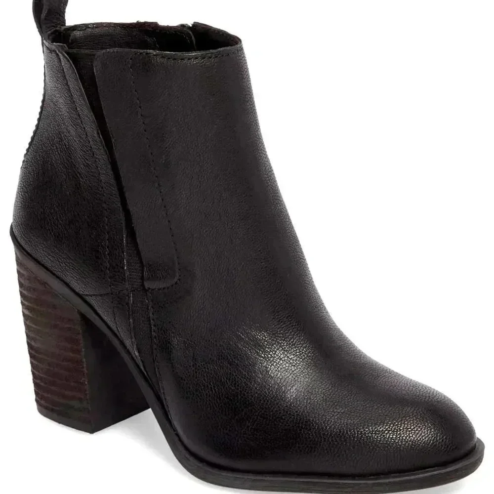 Lucky Brand Sassa Chelsea Boots